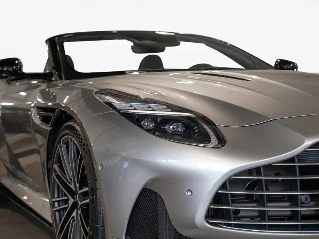 Aston Martin DB12 Volante Aston Martin Hamburg 04/2026-photo-16
