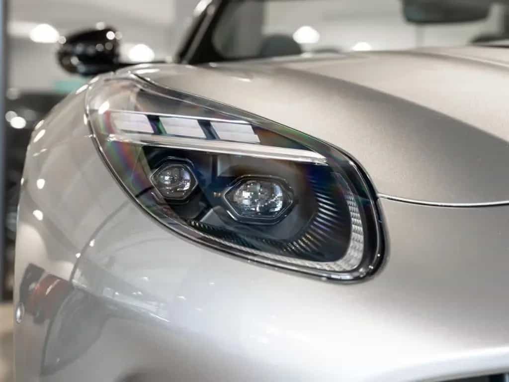 Aston Martin DB12 Volante Aston Martin Hamburg 04/2026-photo-19