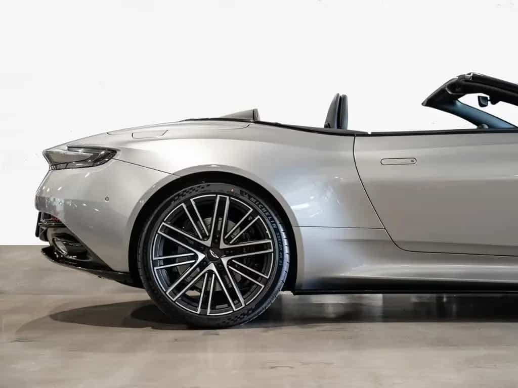 Aston Martin DB12 Volante Aston Martin Hamburg 04/2026-photo-22