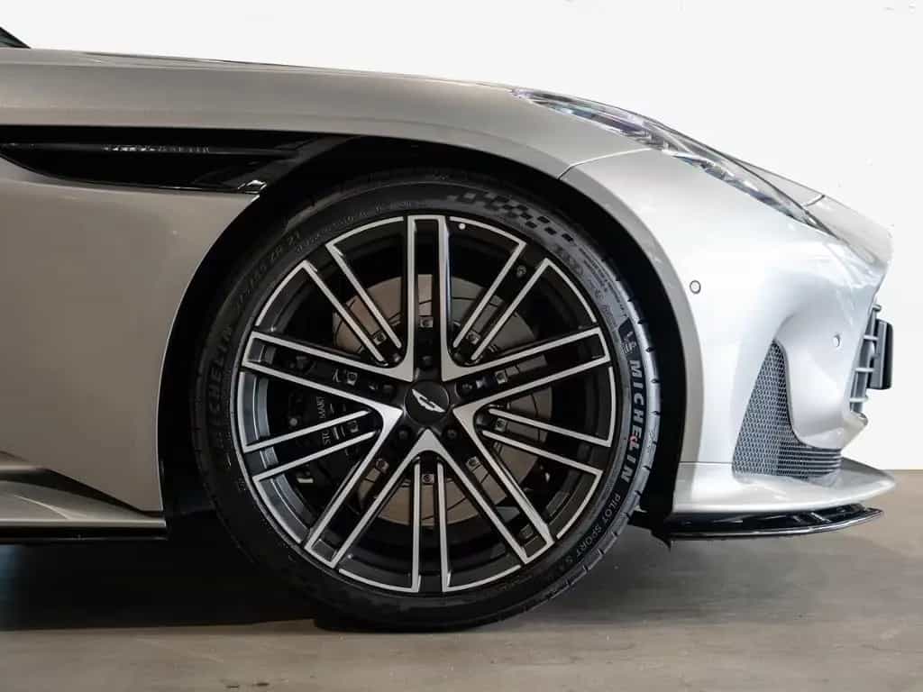 Aston Martin DB12 Volante Aston Martin Hamburg 04/2026-photo-3