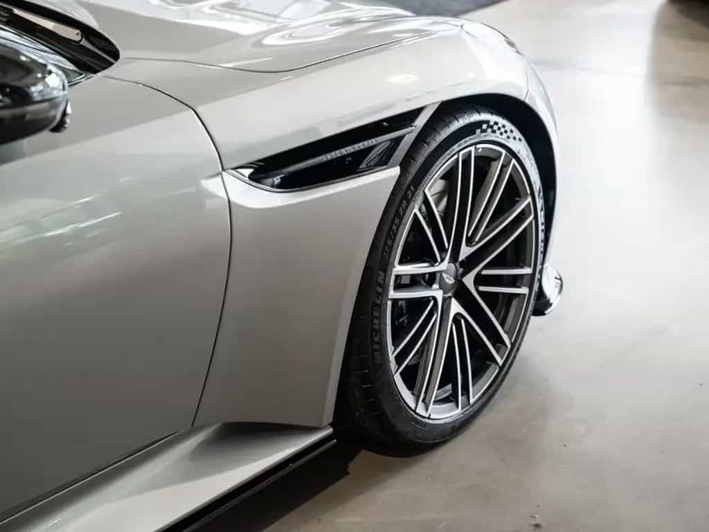 Aston Martin DB12 Volante Aston Martin Hamburg 04/2026-photo-8