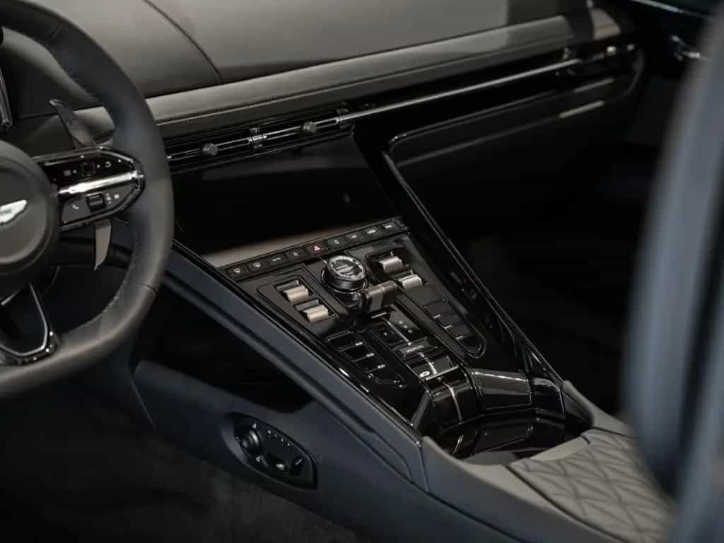 Aston Martin DB12 Volante Aston Martin Hamburg 04/2026-photo-9
