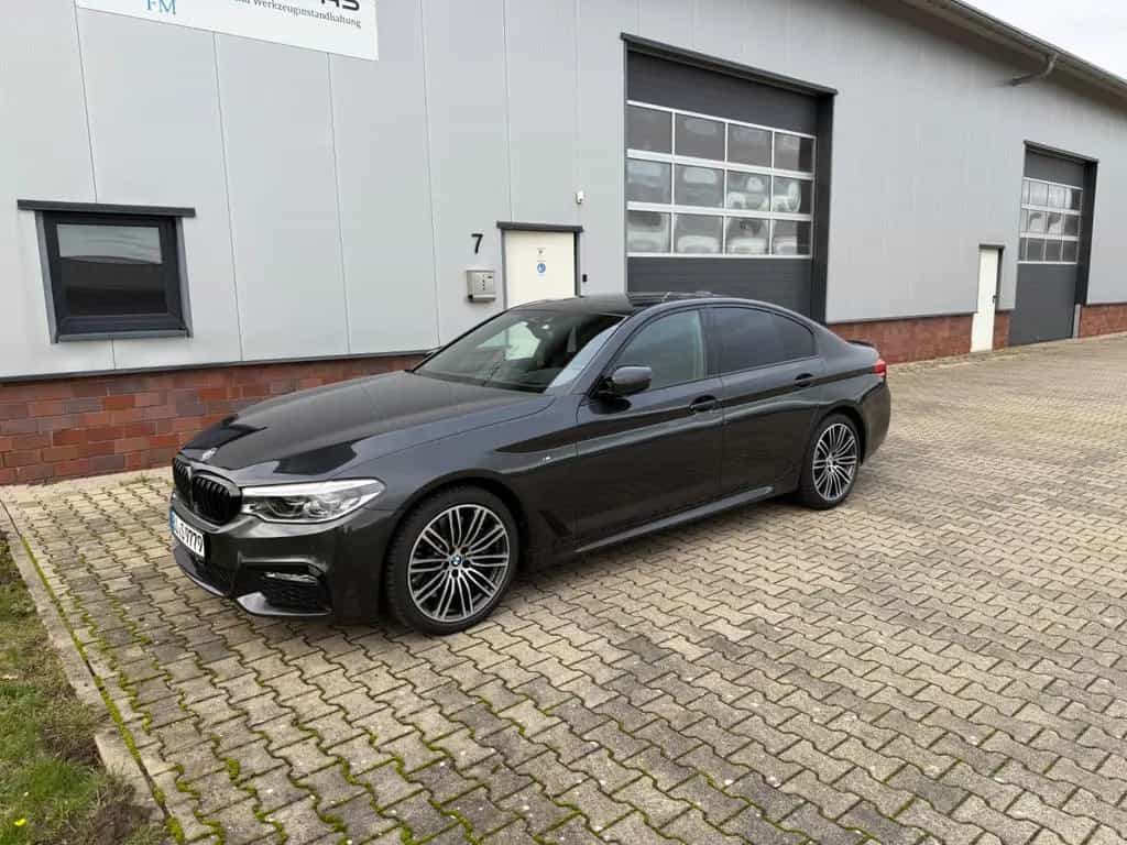 BMW 5 Series 540i xDrive A - 01/2018-photo-1