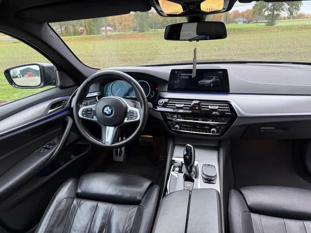BMW 5 Series 540i xDrive A - 01/2018-photo-10