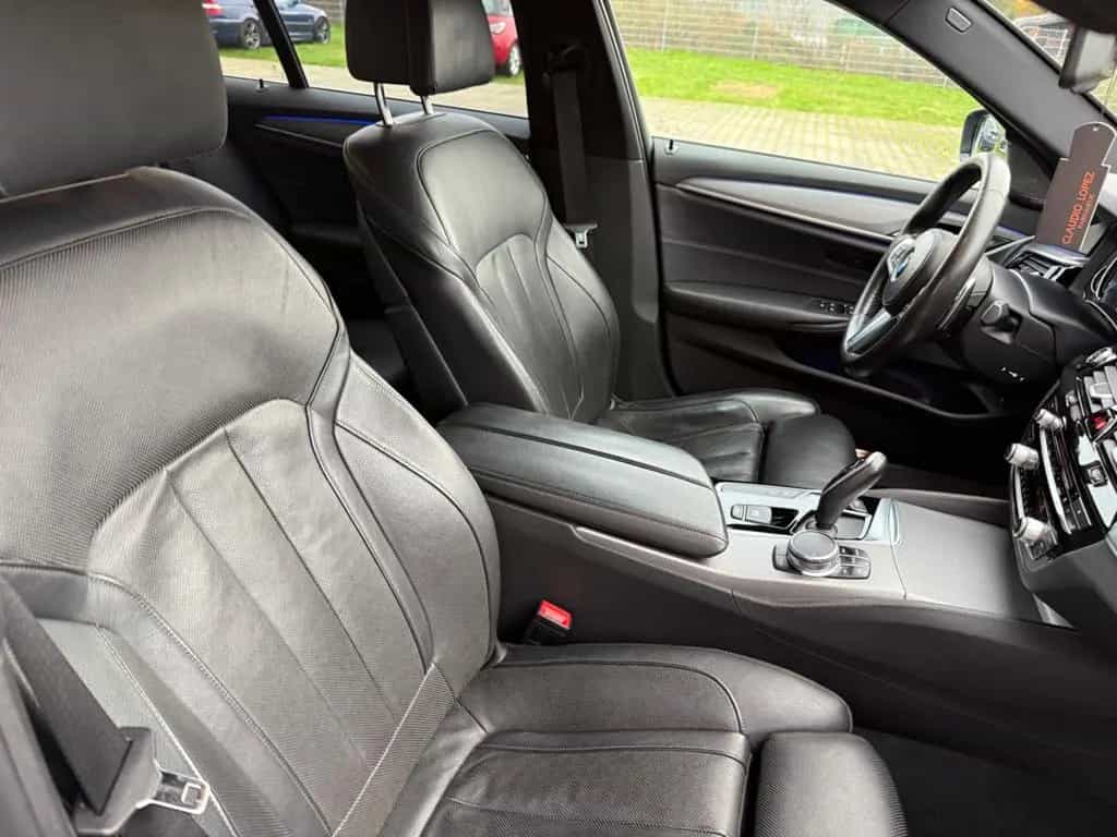 BMW 5 Series 540i xDrive A - 01/2018-photo-11