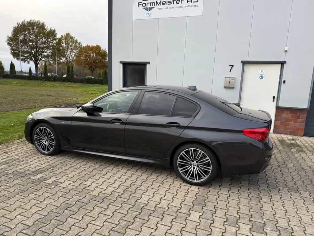 BMW 5 Series 540i xDrive A - 01/2018-photo-2