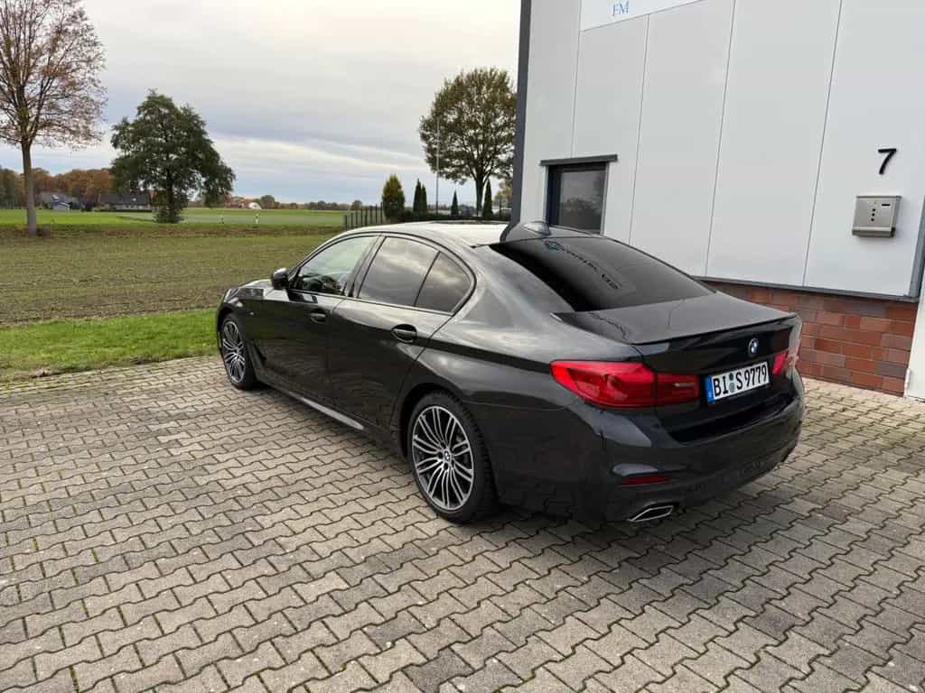 BMW 5 Series 540i xDrive A - 01/2018-photo-3