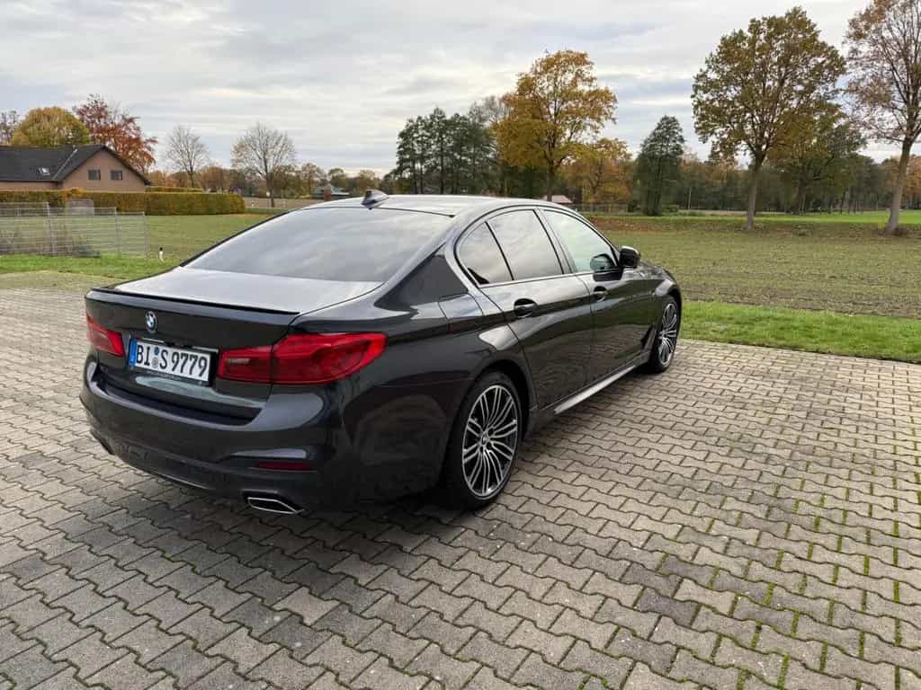 BMW 5 Series 540i xDrive A - 01/2018-photo-4