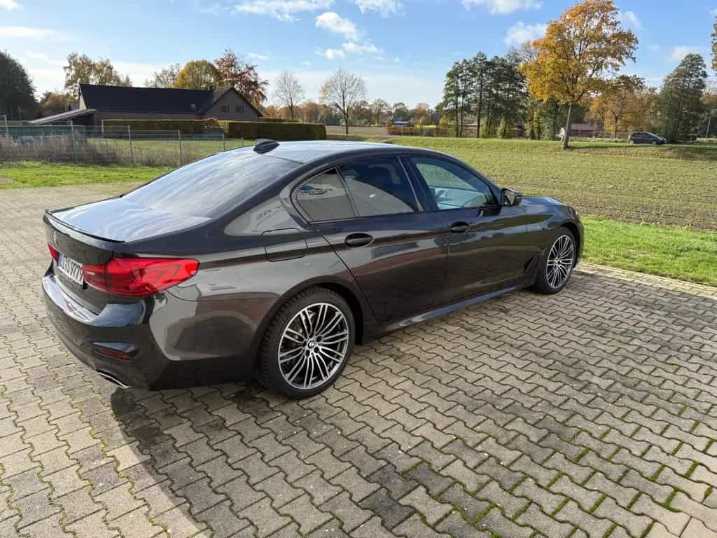 BMW 5 Series 540i xDrive A - 01/2018-photo-5