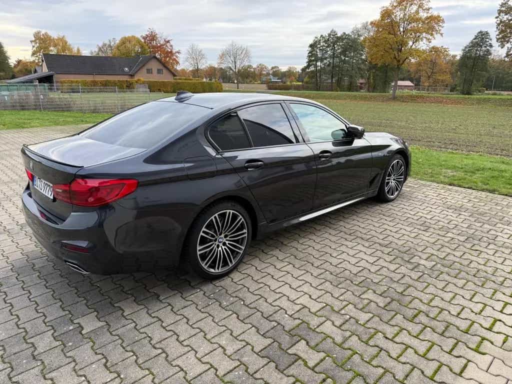 BMW 5 Series 540i xDrive A - 01/2018-photo-6