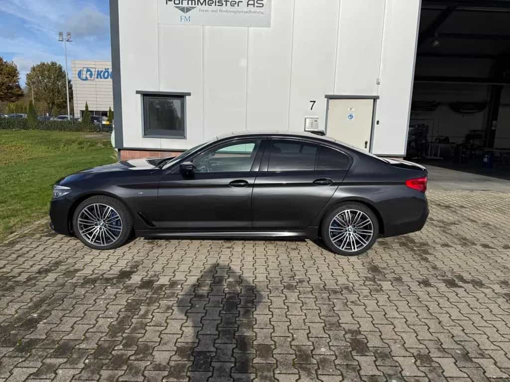 BMW 5 Series 540i xDrive A - 01/2018-photo-8