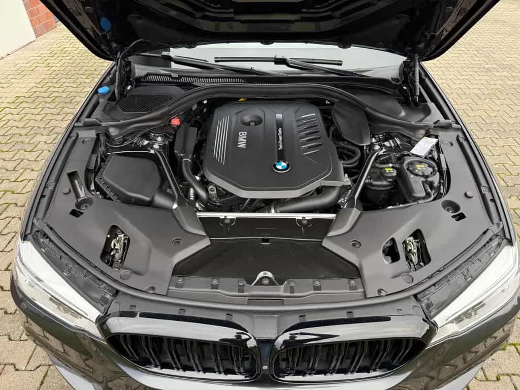 BMW 5 Series 540i xDrive A - 01/2018-photo-9