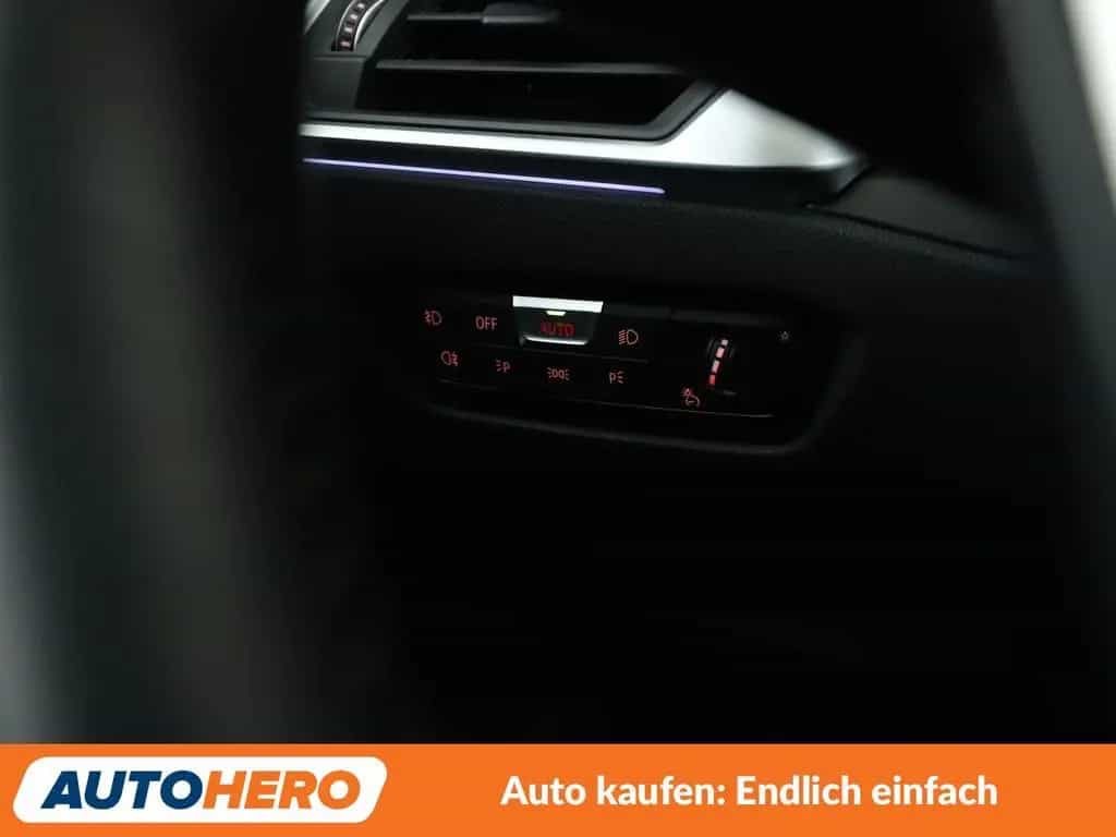 BMW 3 Series 320i Sport Line Aut.*NAVI*LED*TEMPO*CAM*PDC*SHZ* 03/2021-photo-26