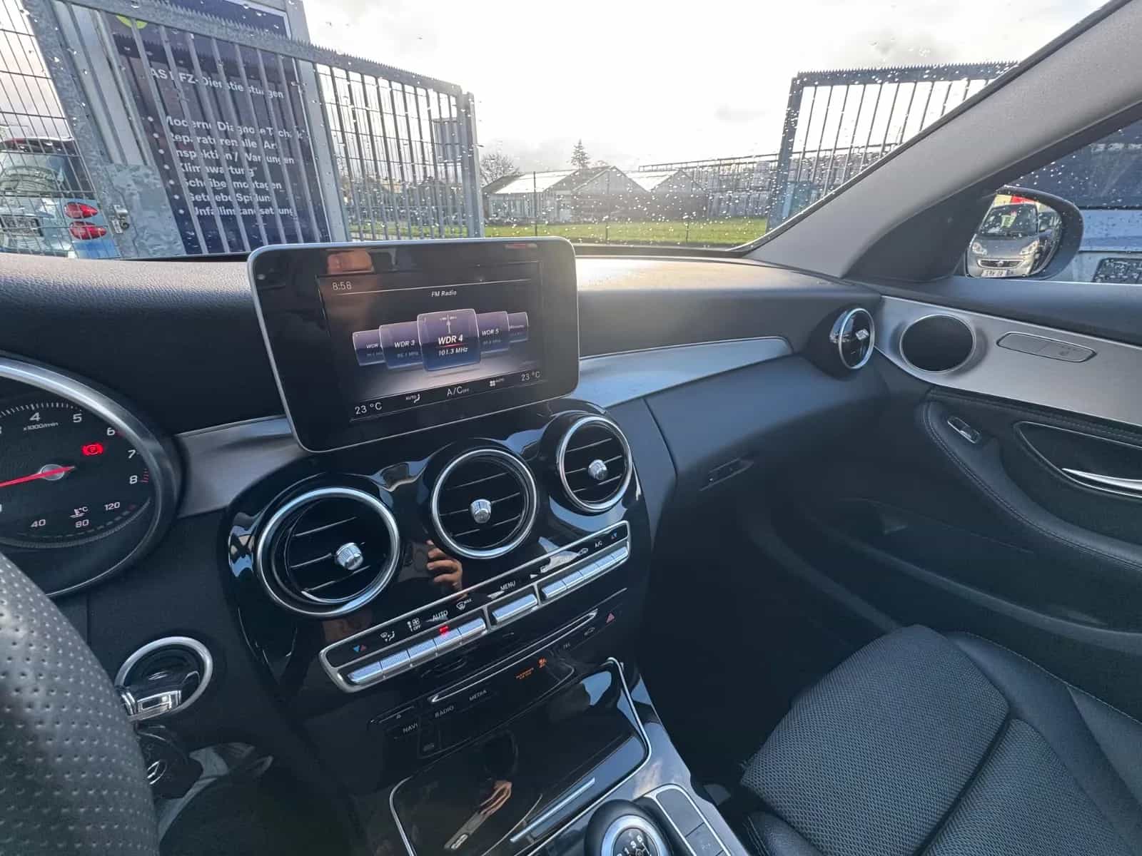 Mercedes-Benz C-Class 180 11/2014-photo-17