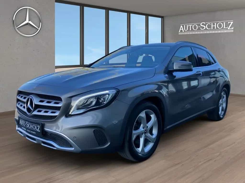 Mercedes-Benz GLA-Class 250 URBAN+AHK+LED+FLA+AMBI+TOTWINKEL+AMBIENT 04/2018-photo-1