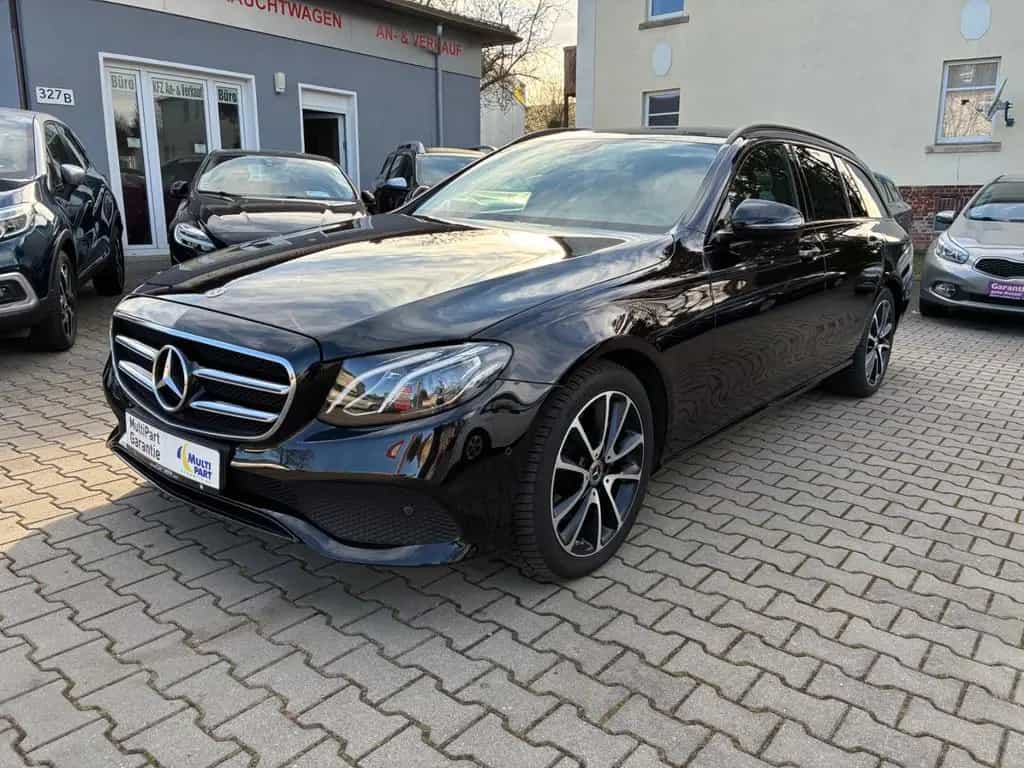 Mercedes-Benz E-Class 200 T-Modell / LED / Teilleder / Black-line 01/2020-photo-0