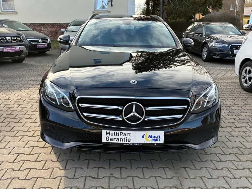 Mercedes-Benz E-Class 200 T-Modell / LED / Teilleder / Black-line 01/2020-photo-1