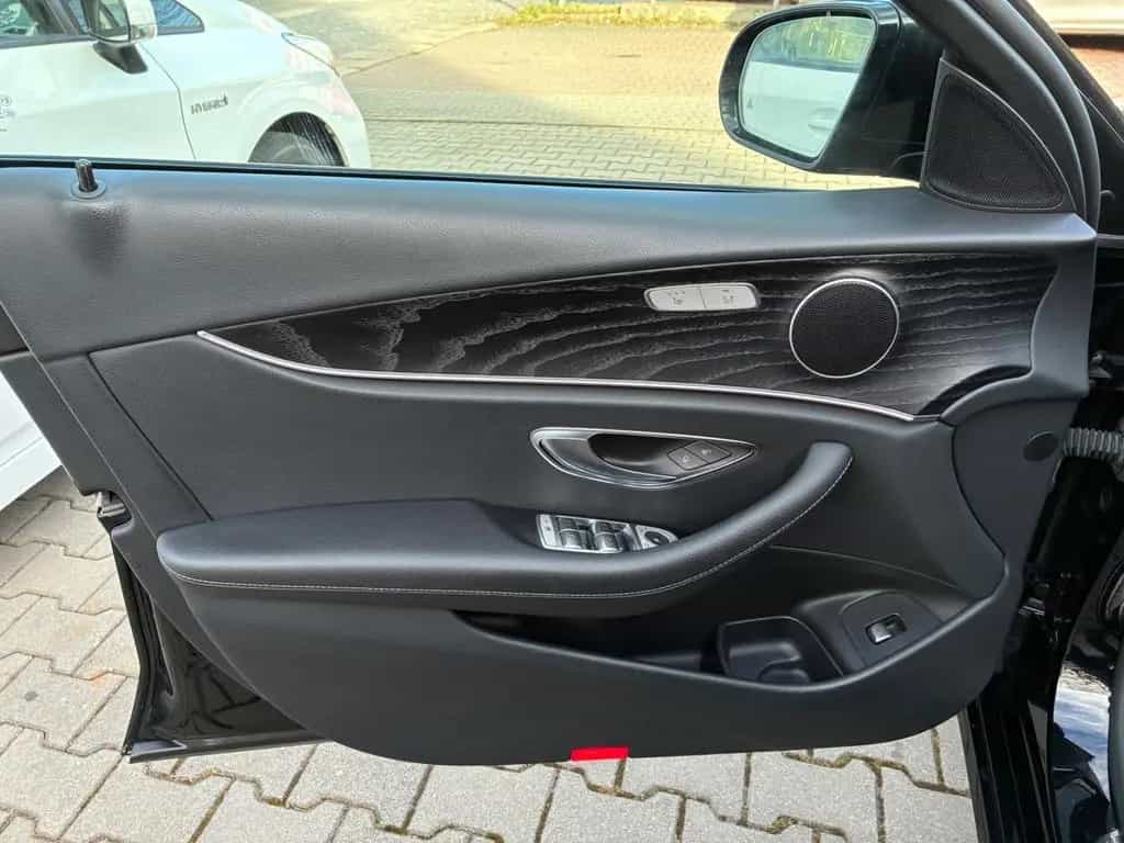 Mercedes-Benz E-Class 200 T-Modell / LED / Teilleder / Black-line 01/2020-photo-13
