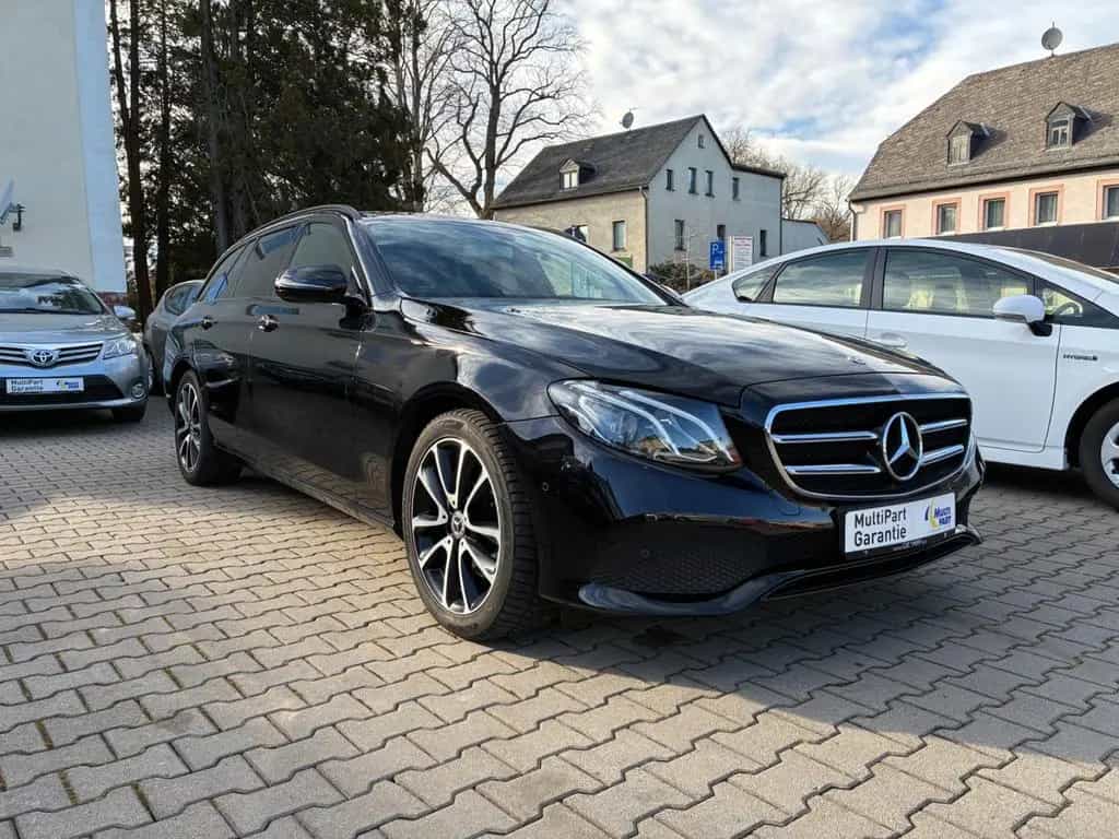 Mercedes-Benz E-Class 200 T-Modell / LED / Teilleder / Black-line 01/2020-photo-3