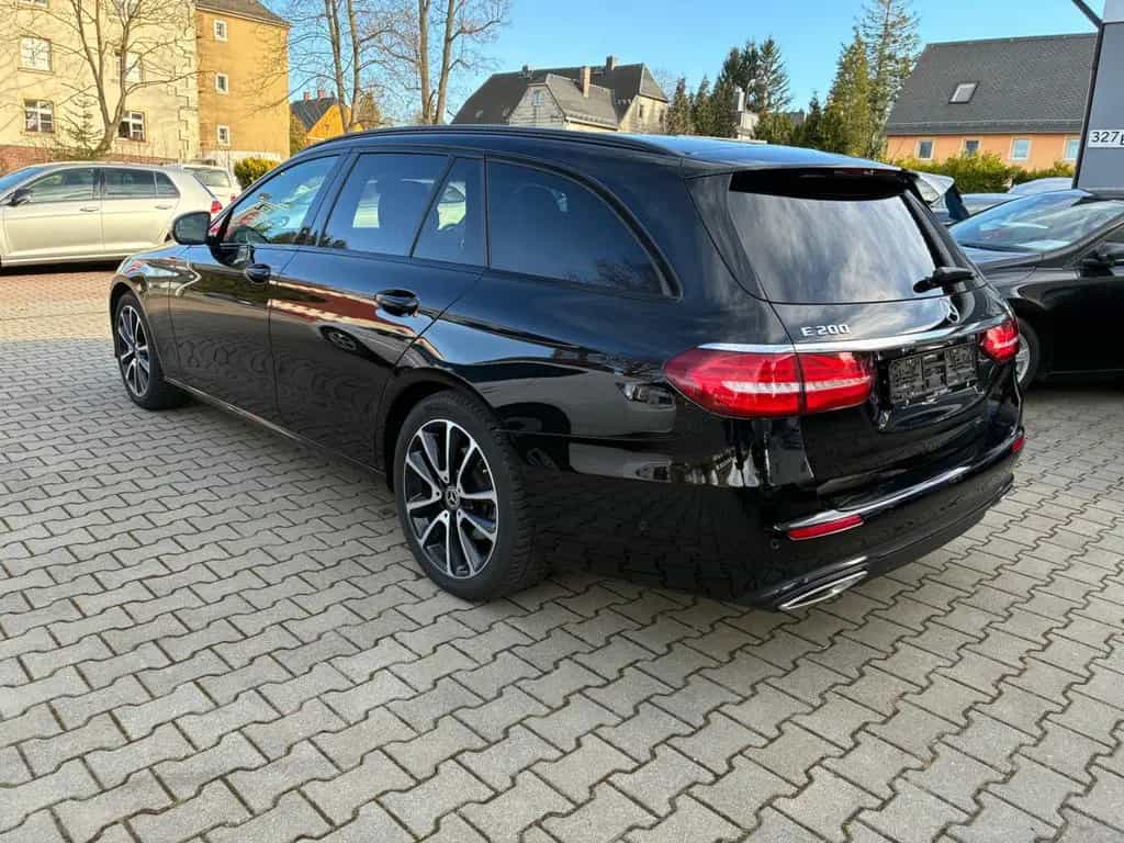 Mercedes-Benz E-Class 200 T-Modell / LED / Teilleder / Black-line 01/2020-photo-4