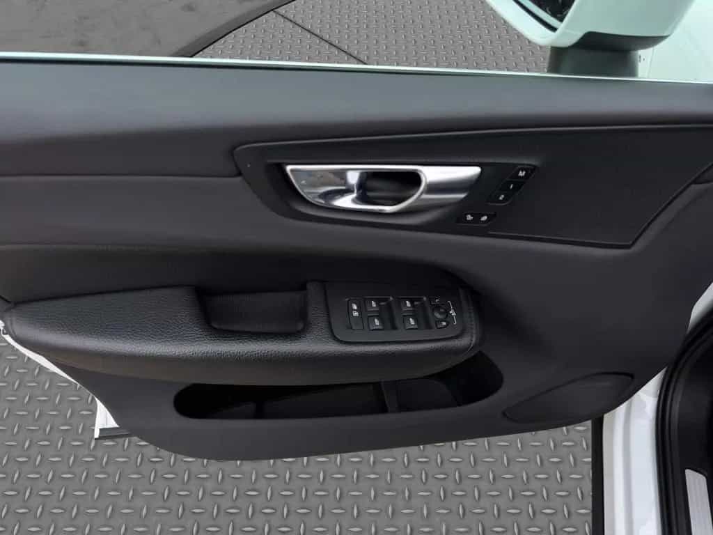 Volvo XC60 B4 Momentum Pro/Leder/Navi/LED/AHK/Kam/BLIS 01/2021-photo-11