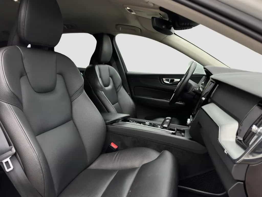 Volvo XC60 B4 Momentum Pro/Leder/Navi/LED/AHK/Kam/BLIS 01/2021-photo-15