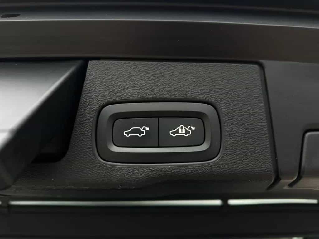 Volvo XC60 B4 Momentum Pro/Leder/Navi/LED/AHK/Kam/BLIS 01/2021-photo-17
