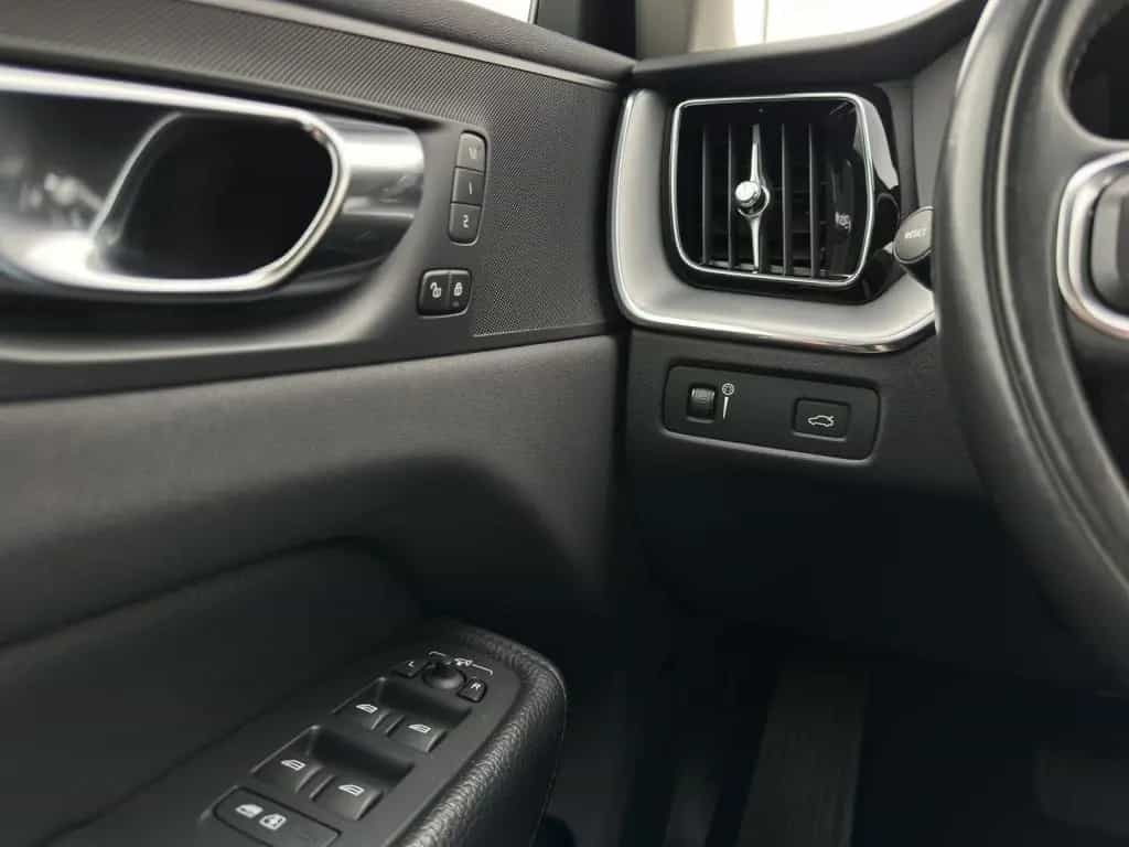 Volvo XC60 B4 Momentum Pro/Leder/Navi/LED/AHK/Kam/BLIS 01/2021-photo-22