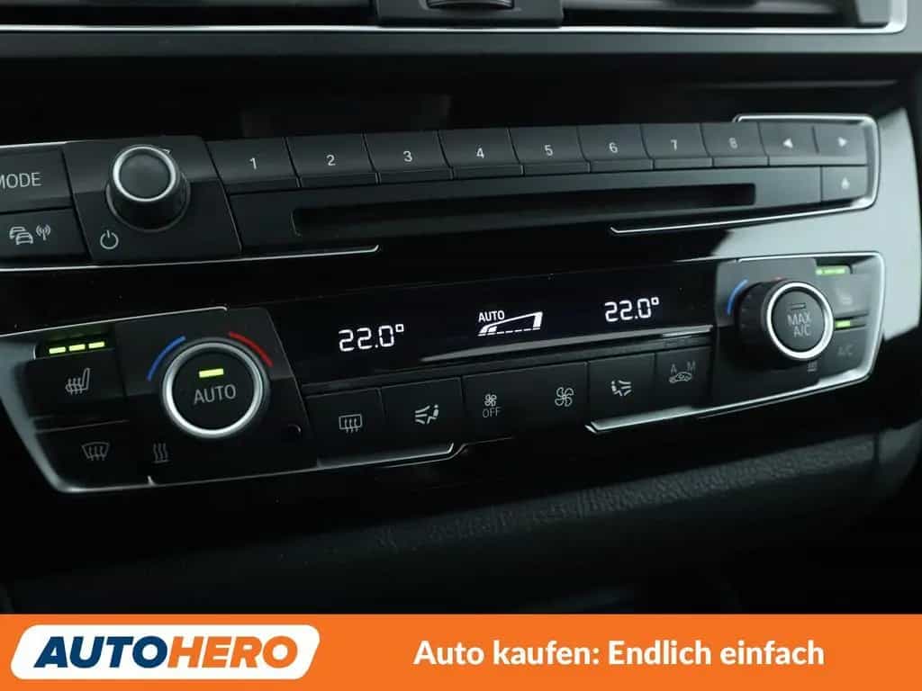 BMW 2 Series 220i Sport Line Aut.*NAVI*BI-XENON*TEMPO*PDC 08/2016-photo-22