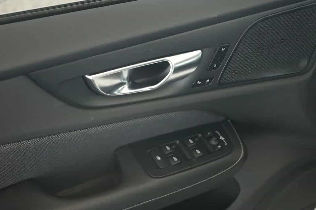 Volvo S60 B4 R-Design LED HarmanK Pilot KeyGo STHZ 360 01/2022-photo-22