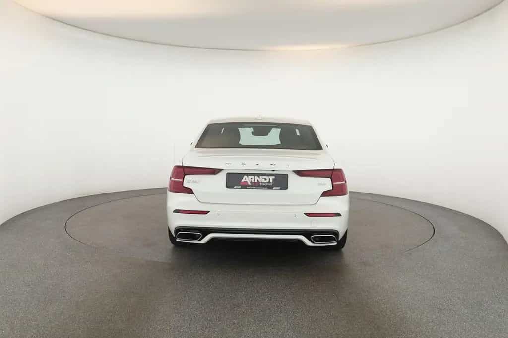 Volvo S60 B4 R-Design LED HarmanK Pilot KeyGo STHZ 360 01/2022-photo-24