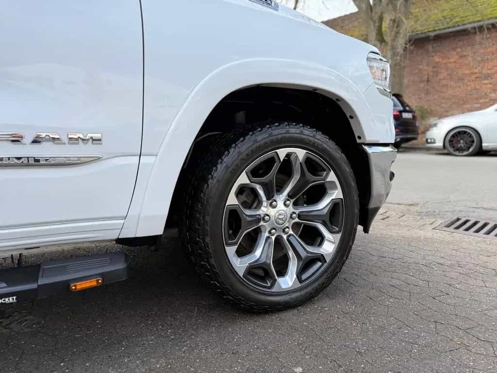 Dodge RAM LIMITED*LUFT*LONG-BED*PANO*AHK*4X4*NAVI*PDC*VOLL 12/2019-photo-18