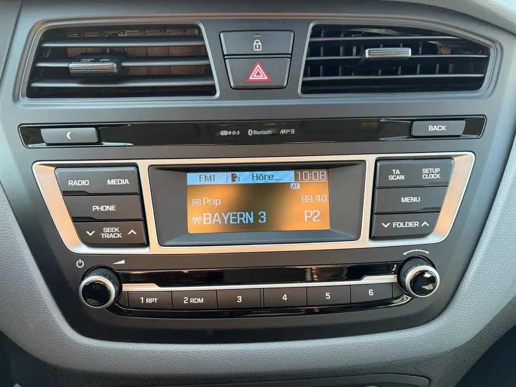 Hyundai i20 1.4 Trend Bluetooth Shz Tempomat USB Einpark 12/2017-photo-11