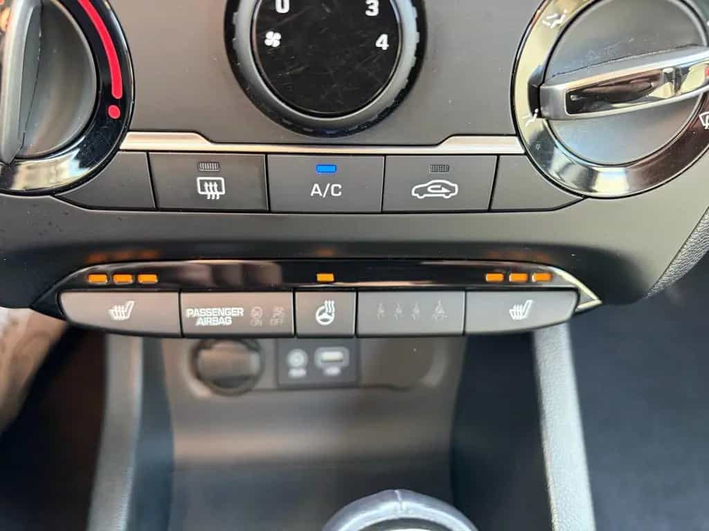 Hyundai i20 1.4 Trend Bluetooth Shz Tempomat USB Einpark 12/2017-photo-12