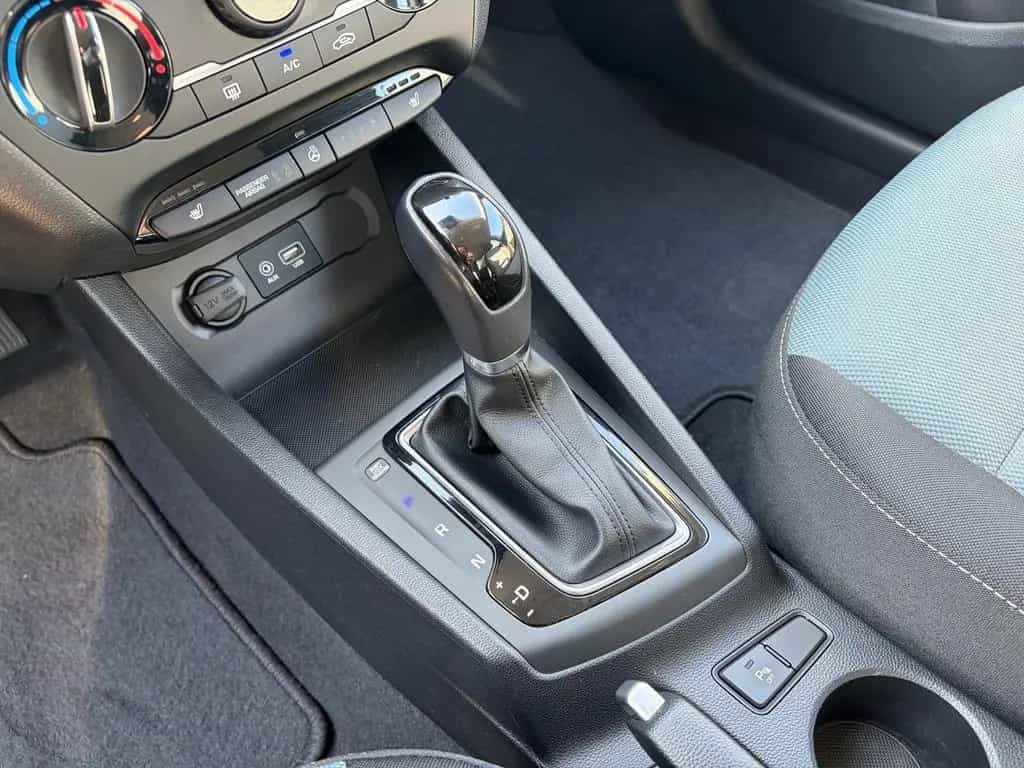 Hyundai i20 1.4 Trend Bluetooth Shz Tempomat USB Einpark 12/2017-photo-13