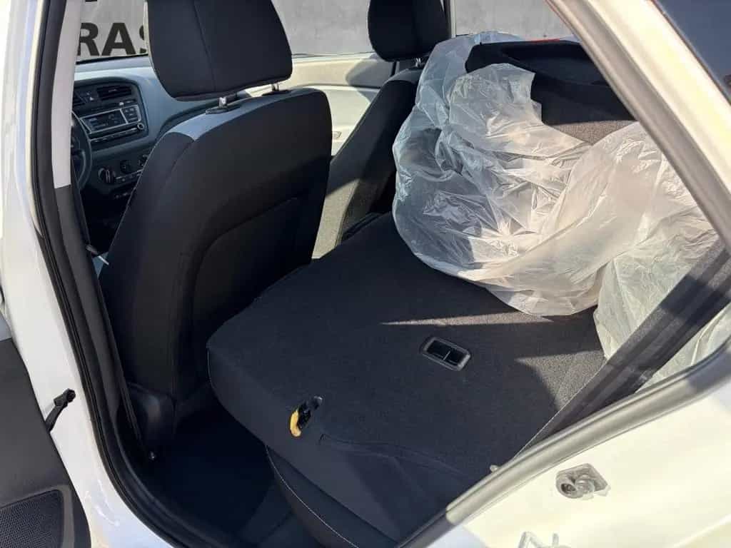 Hyundai i20 1.4 Trend Bluetooth Shz Tempomat USB Einpark 12/2017-photo-17