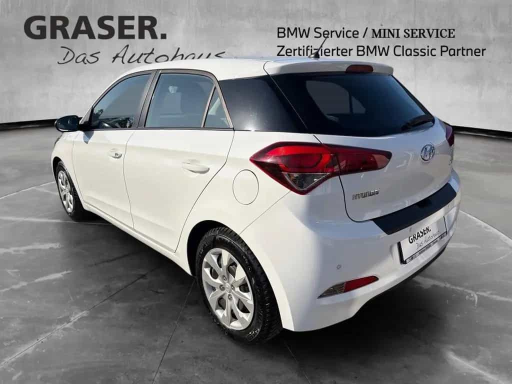 Hyundai i20 1.4 Trend Bluetooth Shz Tempomat USB Einpark 12/2017-photo-2