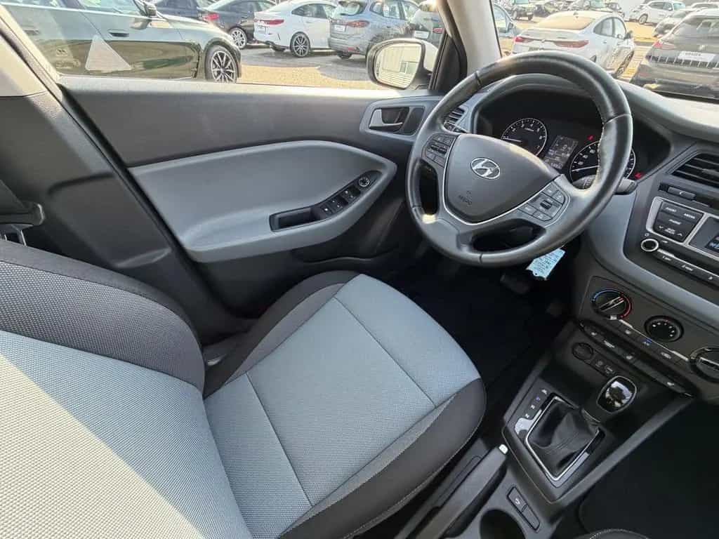 Hyundai i20 1.4 Trend Bluetooth Shz Tempomat USB Einpark 12/2017-photo-20