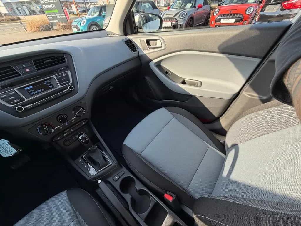 Hyundai i20 1.4 Trend Bluetooth Shz Tempomat USB Einpark 12/2017-photo-21