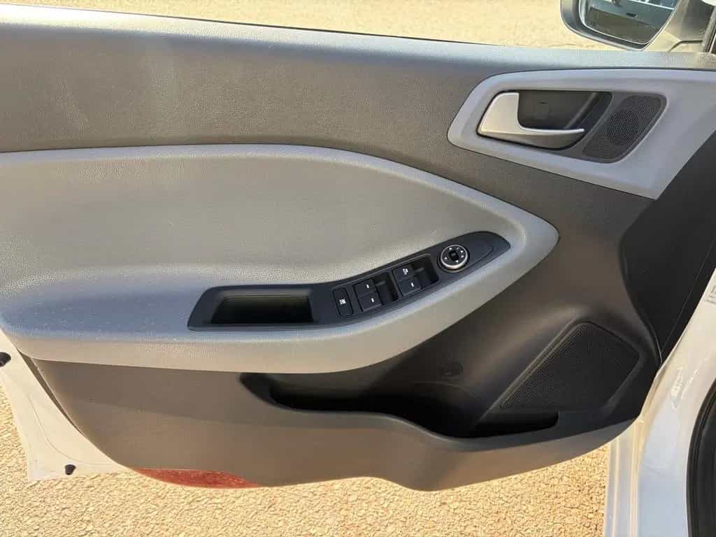 Hyundai i20 1.4 Trend Bluetooth Shz Tempomat USB Einpark 12/2017-photo-25