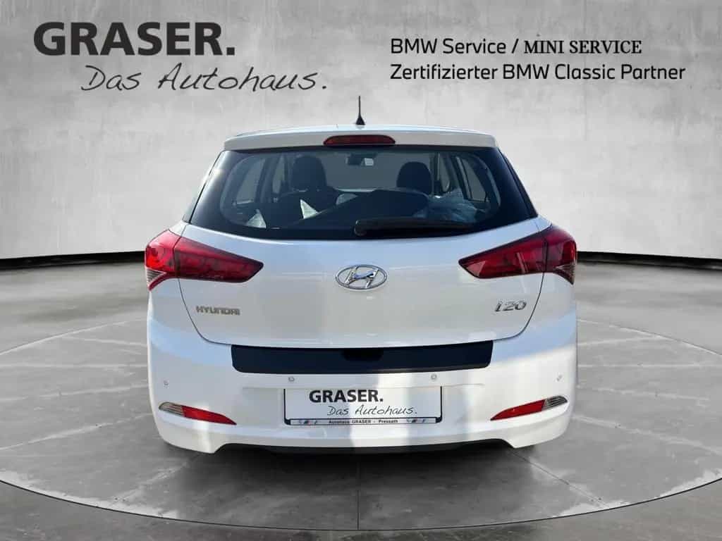 Hyundai i20 1.4 Trend Bluetooth Shz Tempomat USB Einpark 12/2017-photo-4