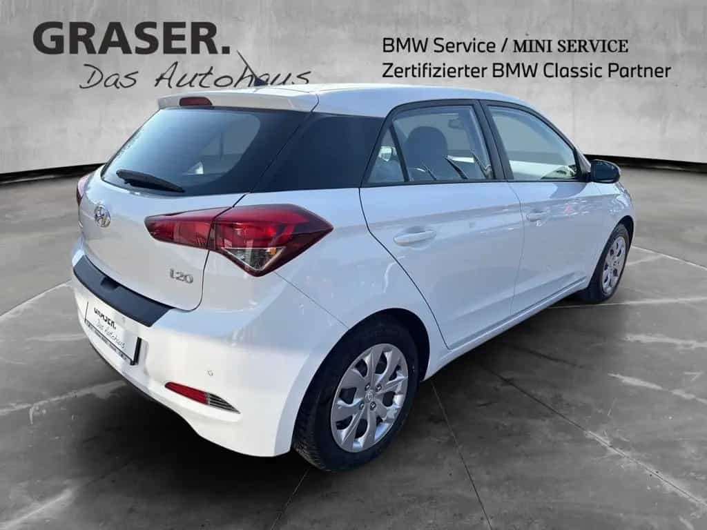 Hyundai i20 1.4 Trend Bluetooth Shz Tempomat USB Einpark 12/2017-photo-5