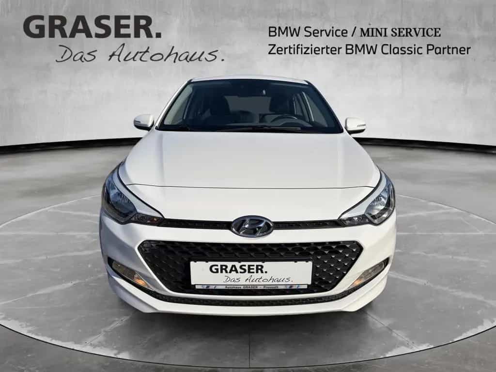 Hyundai i20 1.4 Trend Bluetooth Shz Tempomat USB Einpark 12/2017-photo-8