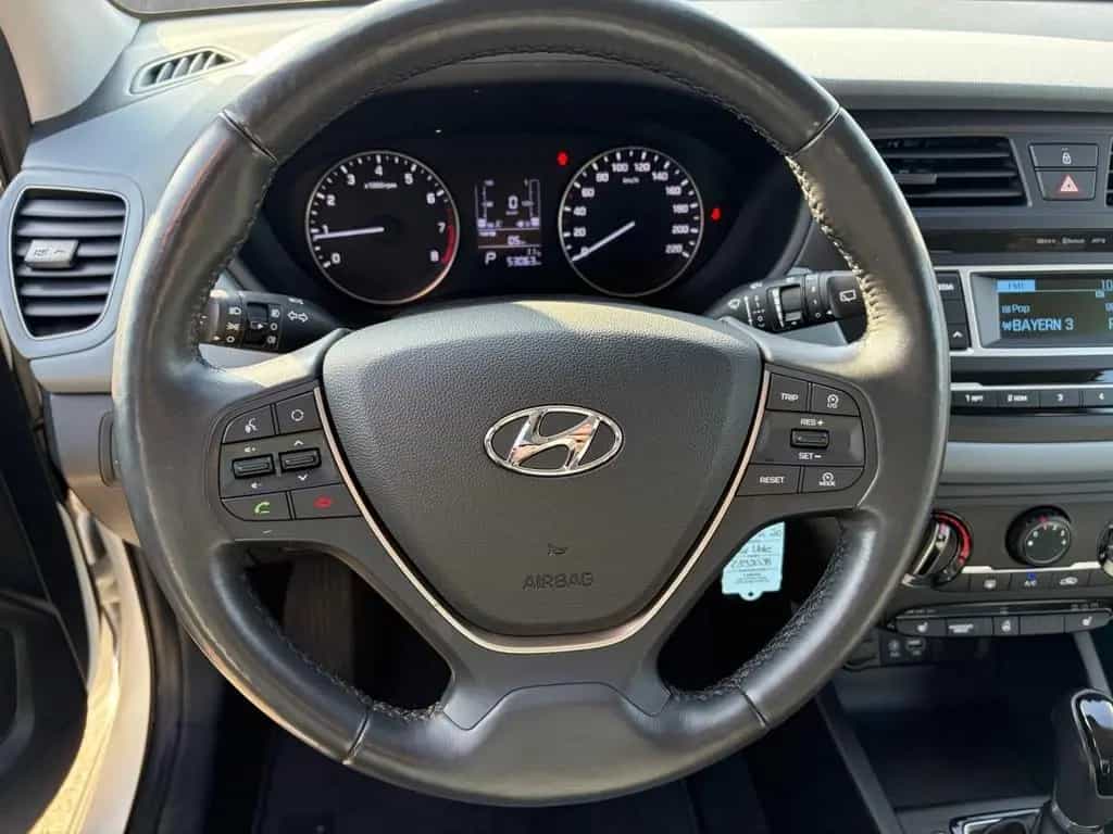 Hyundai i20 1.4 Trend Bluetooth Shz Tempomat USB Einpark 12/2017-photo-9