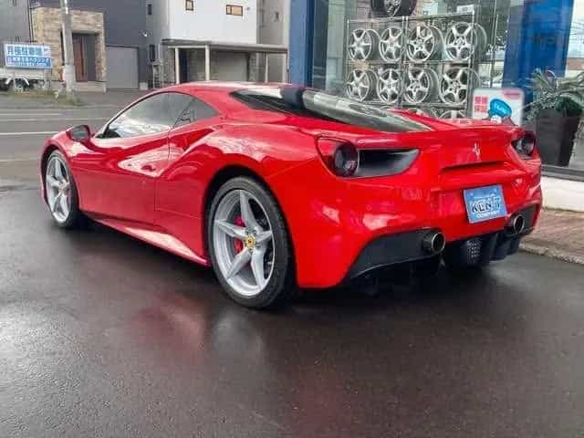 Ferrari 488 GTB F1 DCT 03/2016-photo-13