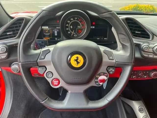 Ferrari 488 GTB F1 DCT 03/2016-photo-16