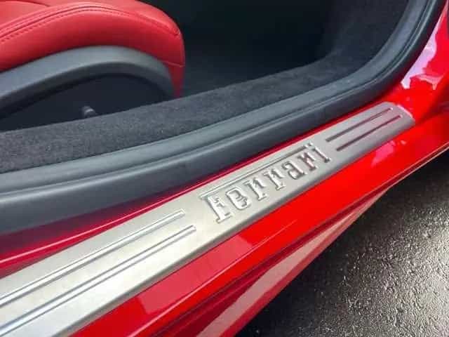 Ferrari 488 GTB F1 DCT 03/2016-photo-18