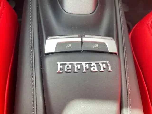 Ferrari 488 GTB F1 DCT 03/2016-photo-43