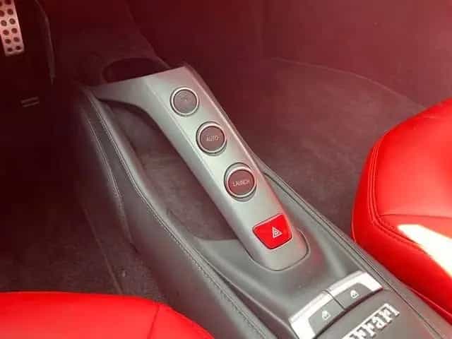 Ferrari 488 GTB F1 DCT 03/2016-photo-47