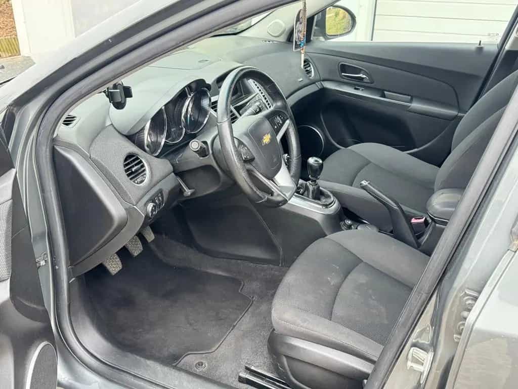 Chevrolet Cruze 1.8 LT | TÜV 2027 | ZAHNRI... 02/2012-photo-12